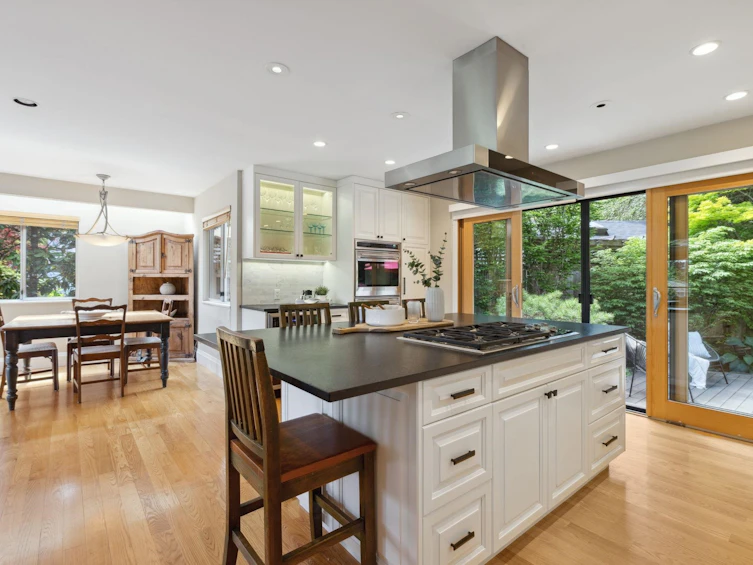 1651 Coldwell Road, North Vancouver, BC, V7G 2N8 - 10