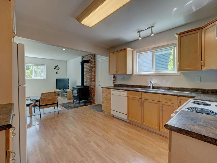 6462 Samron Road, Sechelt, BC, V7Z 0M8 - 36