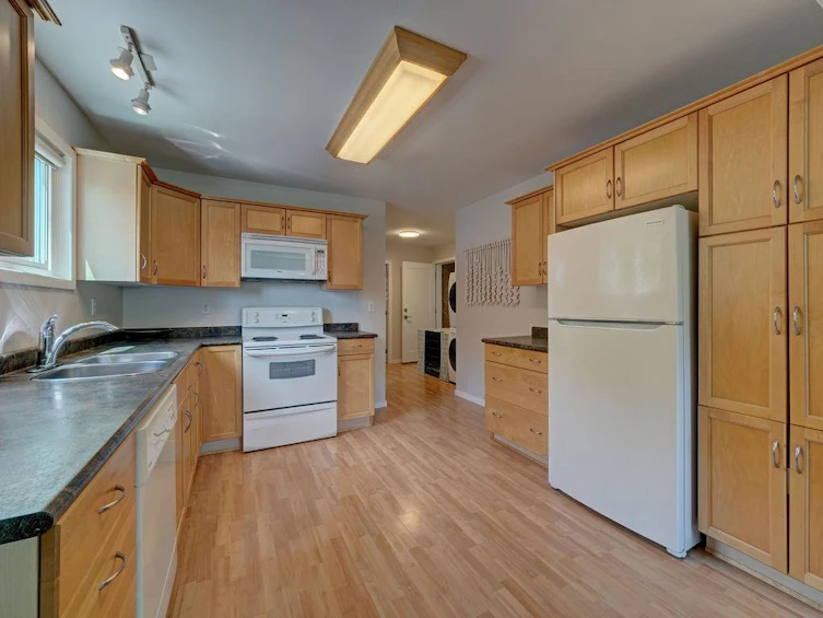 6462 Samron Road, Sechelt, BC, V7Z 0M8 - 37