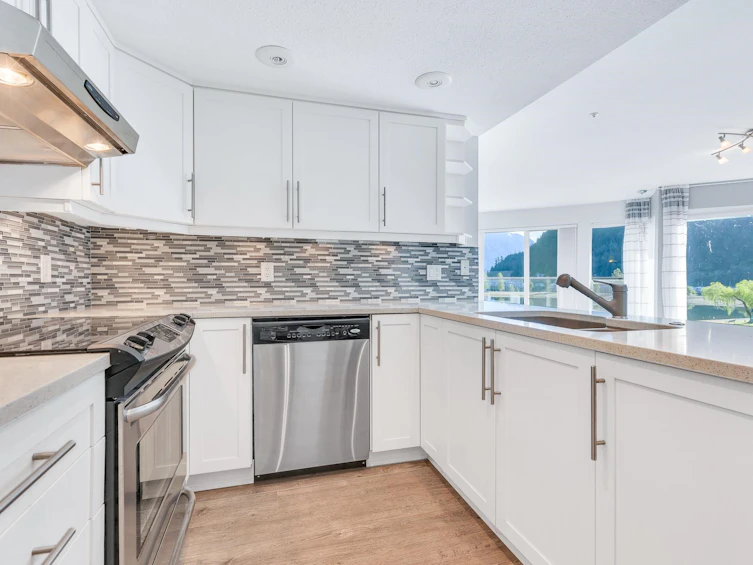 305-378 Esplanade Avenue, Harrison Hot Springs, BC, V0M 1A3 - 2