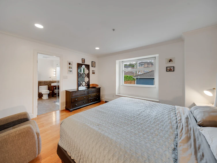 3191 E 8th Avenue, Vancouver, BC, V5M 1X5 - 25
