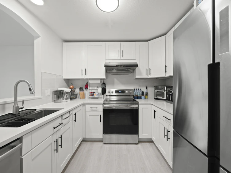 215-8180 Jones Road, Richmond, BC, V6Y 3Z6