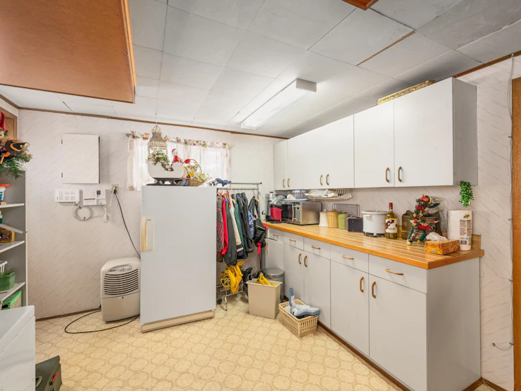 8274 Wedgewood Street, Burnaby, BC, V3N 1C4 - 21