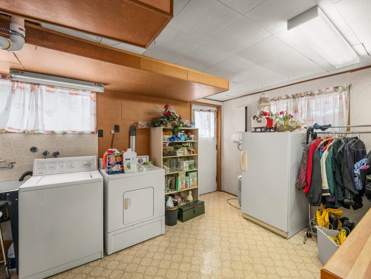 8274 Wedgewood Street, Burnaby, BC, V3N 1C4 - 22