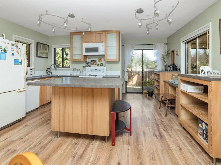1064 Rosamund Road, Gibsons, BC, V0N 1V3 - 8