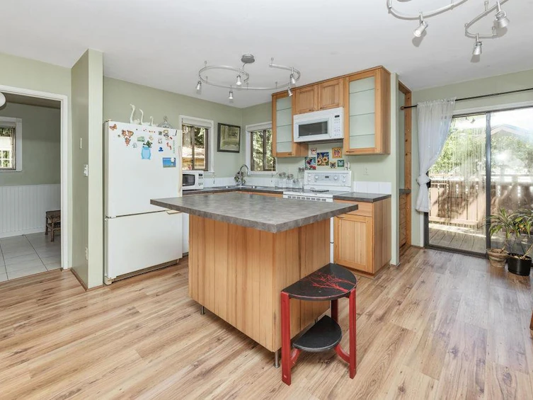 1064 Rosamund Road, Gibsons, BC, V0N 1V3 - 7