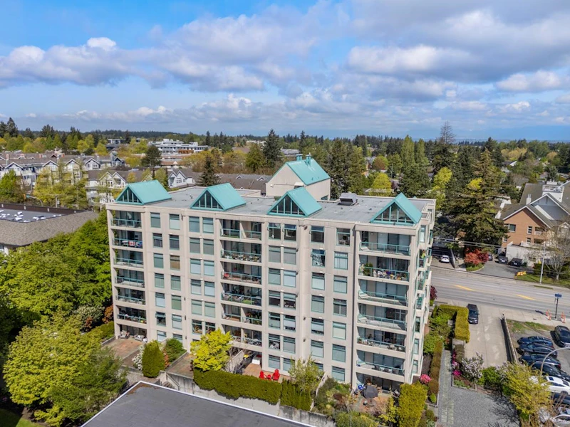 702 - 15466 North Bluff Road, Surrey BC V4B 3G1