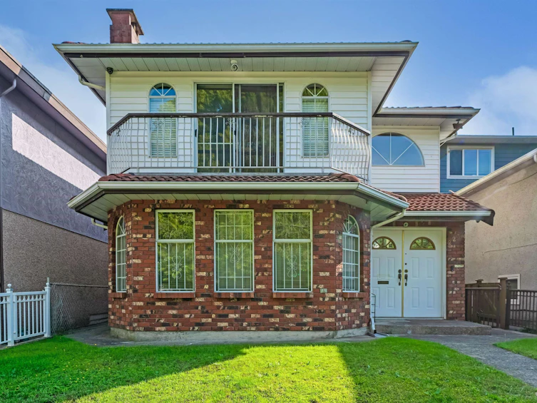 2232 Wenonah Street, Vancouver, BC, V5N 2Z6 - 2