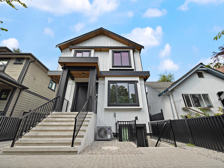 1 & 2-2183 Charles Street, Vancouver, BC, V5L 2V2 - 2