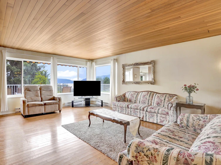 1564 Thompson Road, Gibsons, BC, V0N 1V6 - 2