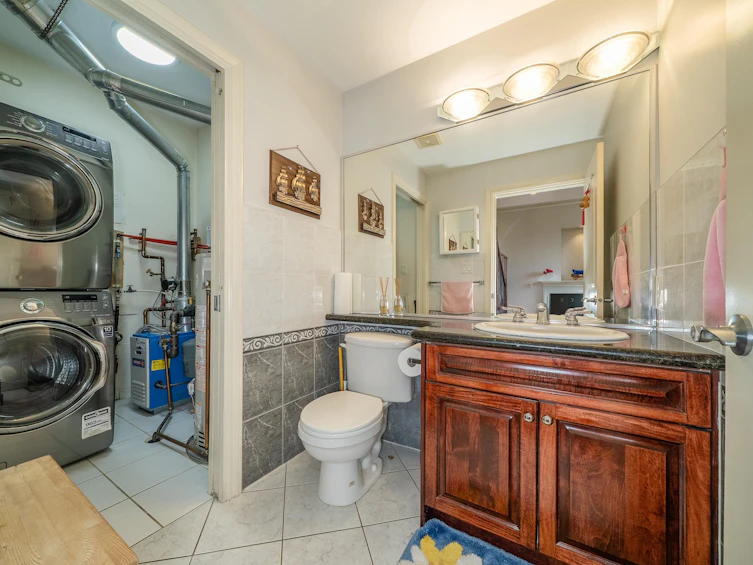 8015 11th Avenue, Burnaby, BC, V3N 2N8 - 15