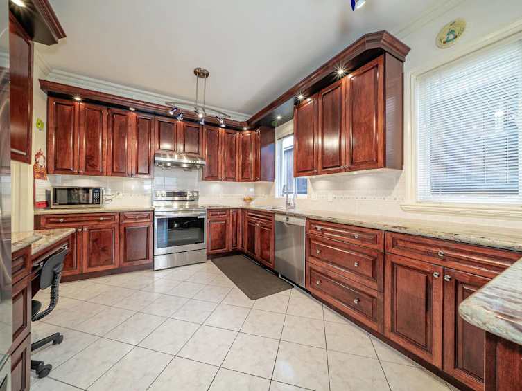 8015 11th Avenue, Burnaby, BC, V3N 2N8 - 17