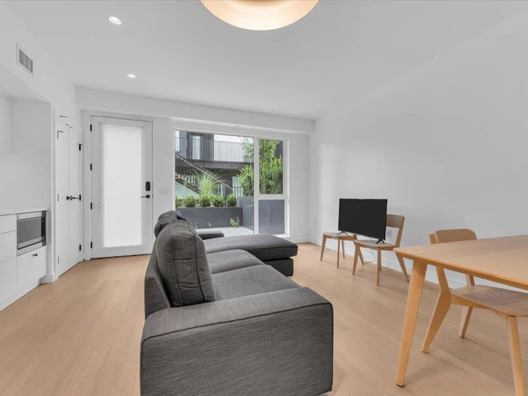 86 W King Edward Avenue, Vancouver, BC, V5Y 0N6 - 8