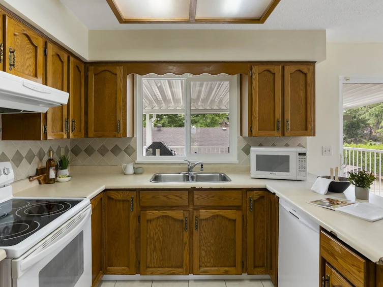 15252 97 Avenue, Surrey, BC, V3R 8P9 - 10