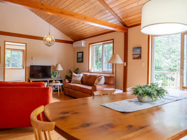5574 Hooson Road, Pender Island, BC, V0N 2M1 - 8