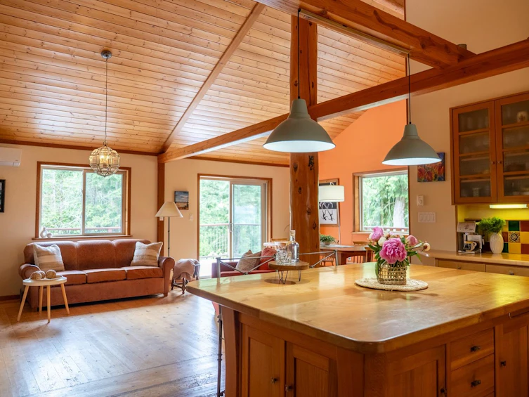 5574 Hooson Road, Pender Island, BC, V0N 2M1 - 3