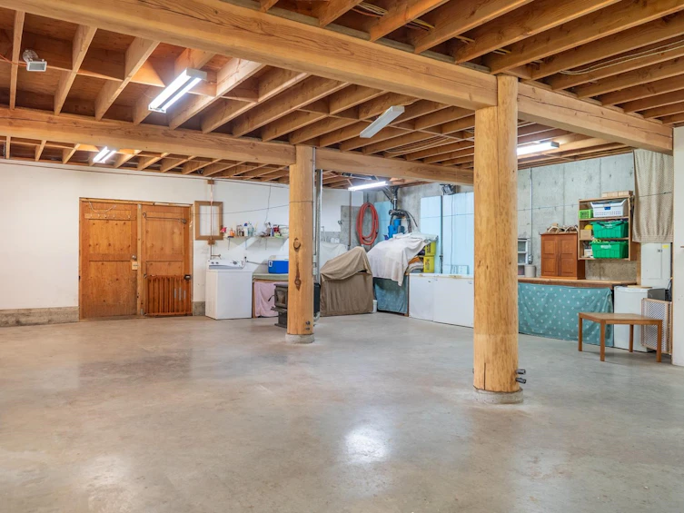 5574 Hooson Road, Pender Island, BC, V0N 2M1 - 21
