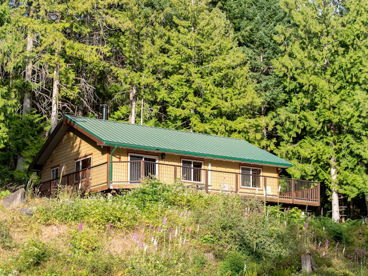 5574 Hooson Road, Pender Island, BC, V0N 2M1