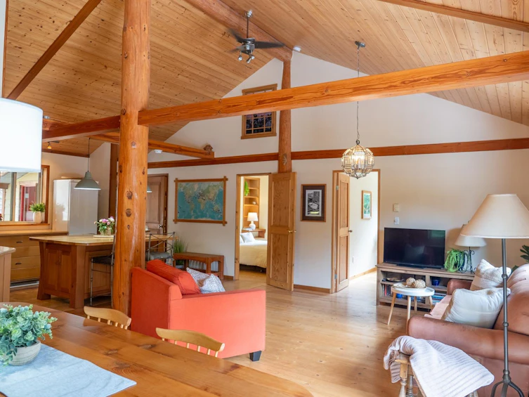 5574 Hooson Road, Pender Island, BC, V0N 2M1 - 9