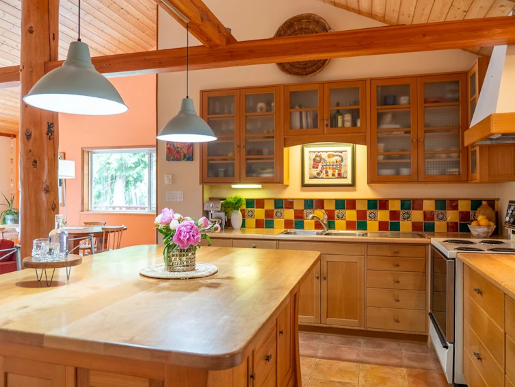 5574 Hooson Road, Pender Island, BC, V0N 2M1 - 4