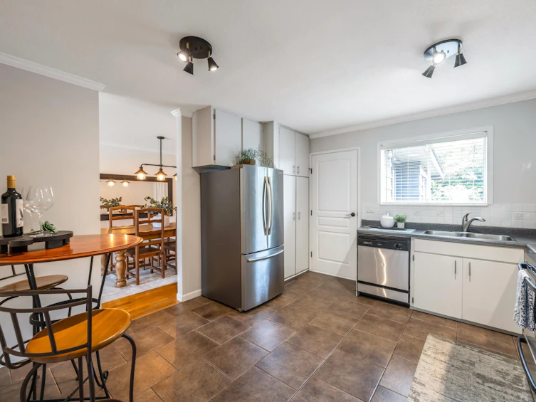 11344 86a Avenue, Delta, BC, V4C 2Y8 - 11