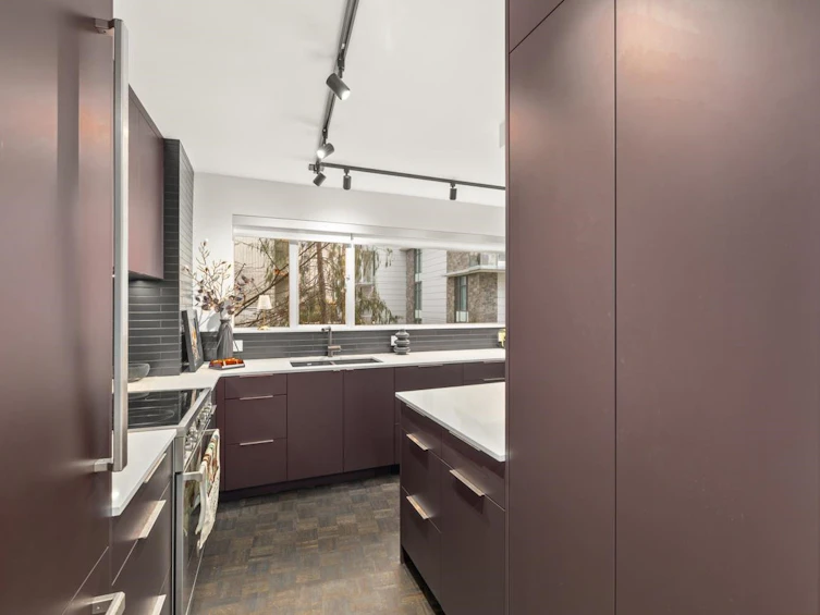 101-2135 Argyle Avenue, West Vancouver, BC, V7V 1A5 - 11