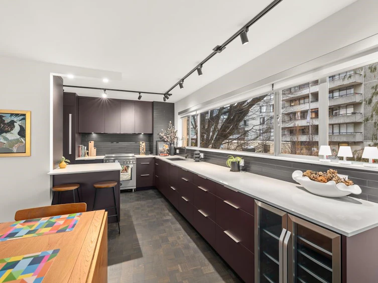 101-2135 Argyle Avenue, West Vancouver, BC, V7V 1A5 - 8
