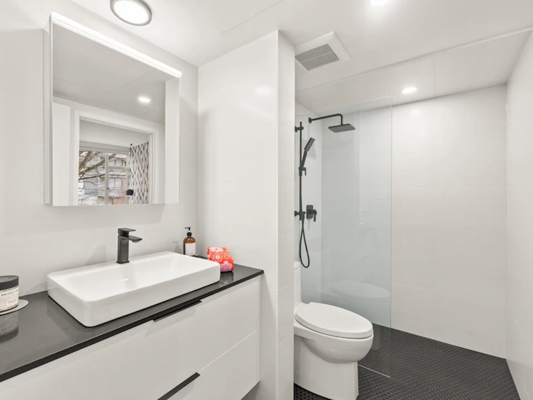 101-2135 Argyle Avenue, West Vancouver, BC, V7V 1A5 - 21
