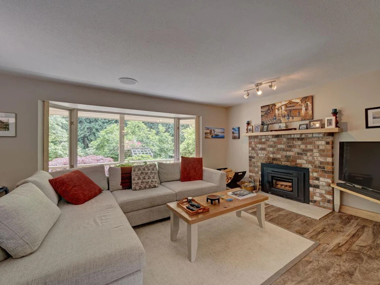 1317 Lockyer Road, Roberts Creek, BC, V0N 2W1 - 4