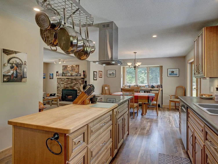1317 Lockyer Road, Roberts Creek, BC, V0N 2W1 - 8