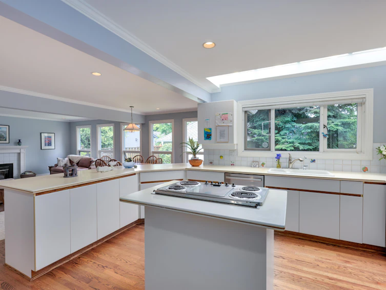 3221 W 36th Avenue, Vancouver, BC, V6N 2R6 - 3