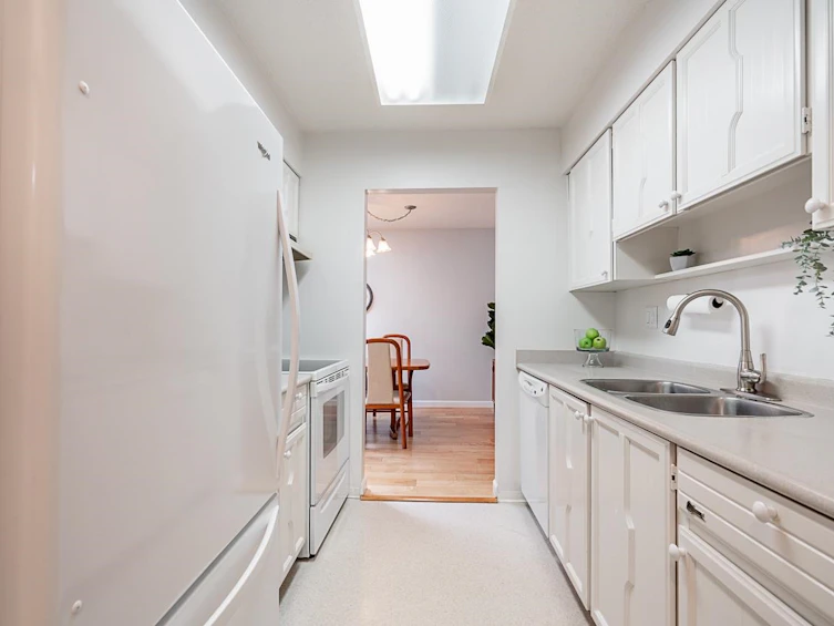 301-141 E 18th Street, North Vancouver, BC, V7L 2X3 - 11