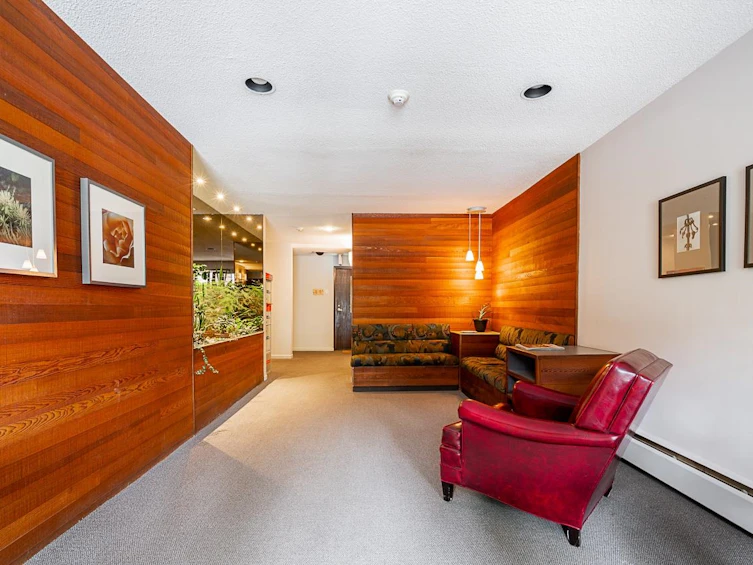 301-141 E 18th Street, North Vancouver, BC, V7L 2X3 - 2