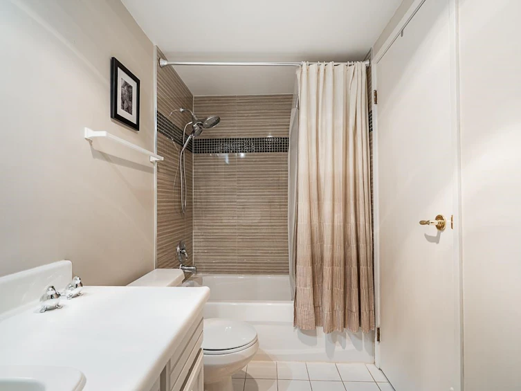 301-141 E 18th Street, North Vancouver, BC, V7L 2X3 - 20