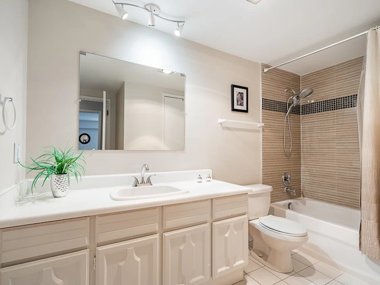 301-141 E 18th Street, North Vancouver, BC, V7L 2X3 - 19