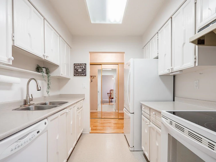 301-141 E 18th Street, North Vancouver, BC, V7L 2X3 - 10