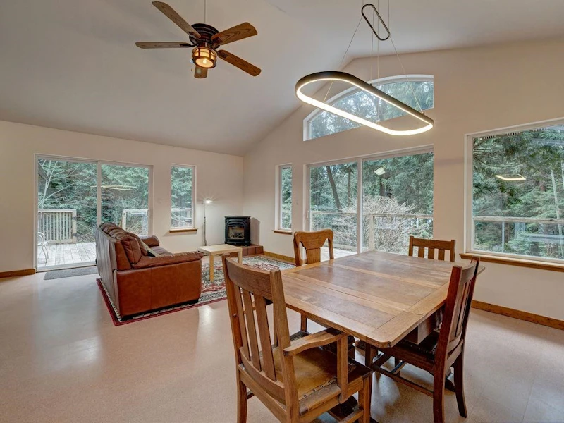 1028 Blackburn Road, Roberts Creek BC