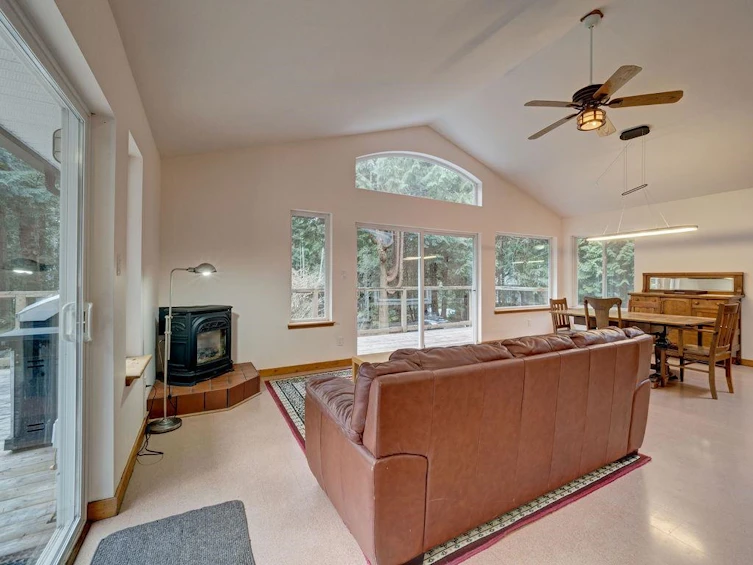 1028 Blackburn Road, Roberts Creek, BC, V0N 2W4 - 4