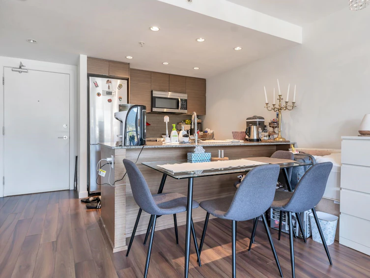 704-135 E 17th Street, North Vancouver, BC, V7L 0C4 - 5