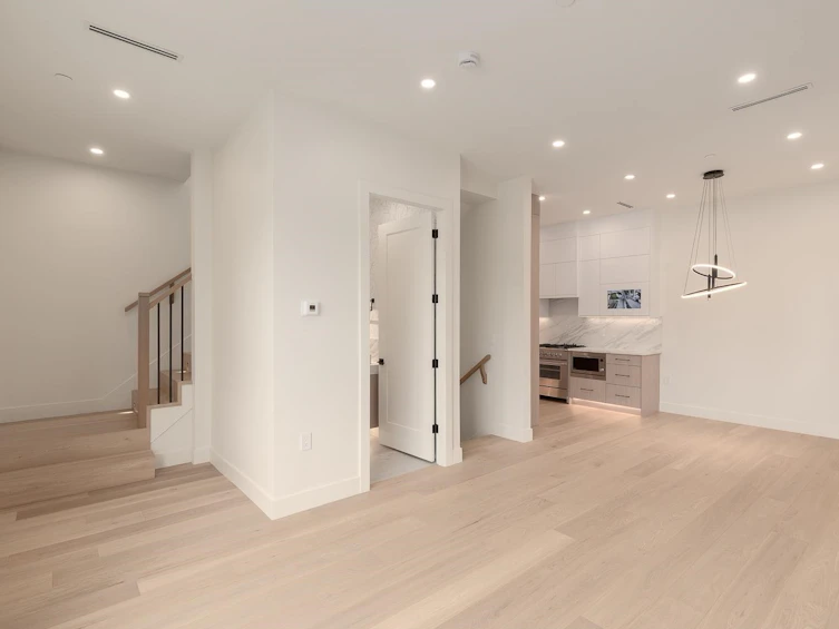 1-2658 Dundas Street, Vancouver, BC, V5K 1P9 - 3