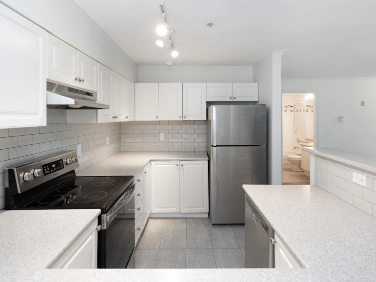 304-4181 Norfolk Street, Burnaby, BC, V5G 1E8 - 2
