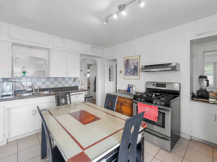 7429 Fraser Street, Vancouver, BC, V5X 3W3 - 4
