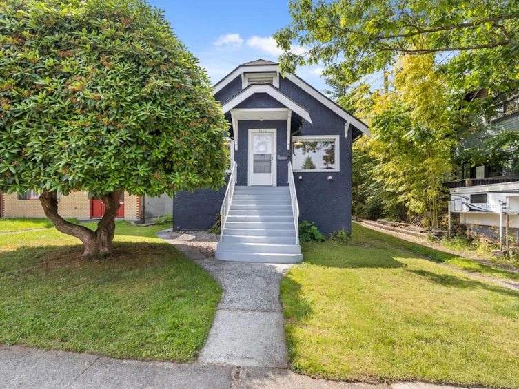 2506 Triumph Street, Vancouver, BC, V5K 1S8 - 2