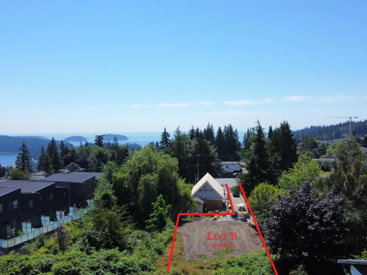 746 Gibsons Way, Gibsons, BC, V0N 1V9 - 2