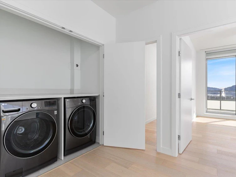 2404-1500 Fern Street, North Vancouver, BC, V7J 0E6 - 24