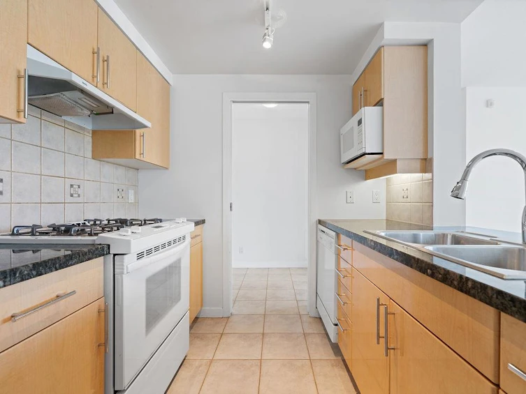 2705-193 Aquarius Mews, Vancouver, BC, V6Z 2Z2 - 9
