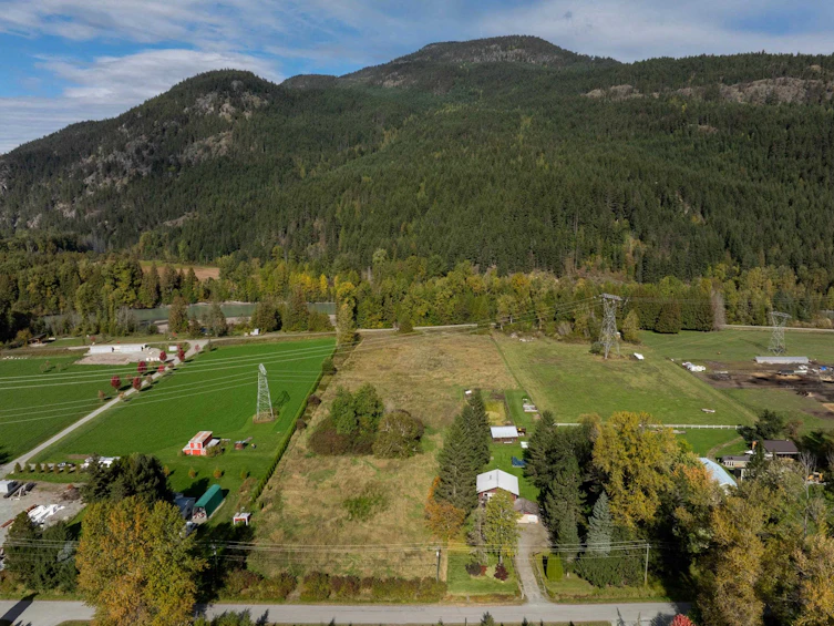1553 Fraser Road, Pemberton, BC, V0N 2L0 - 2
