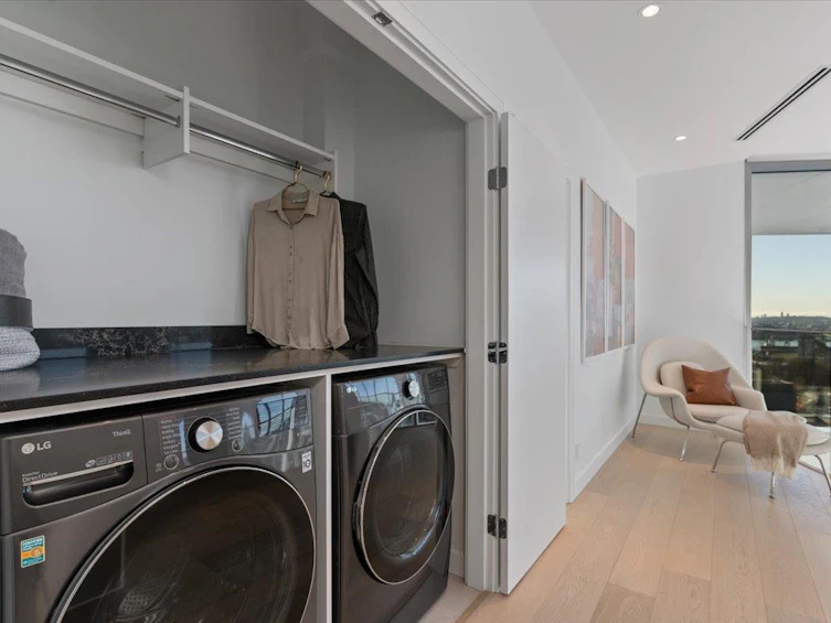 2405-1500 Fern Street, North Vancouver, BC, V7J 0E6 - 24
