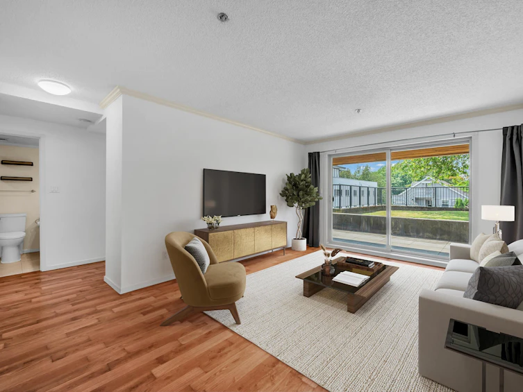 309-715 Royal Avenue, New Westminster, BC, V3M 5X4 - 3