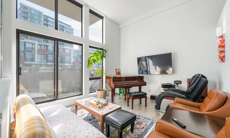6-7911 Ackroyd Road